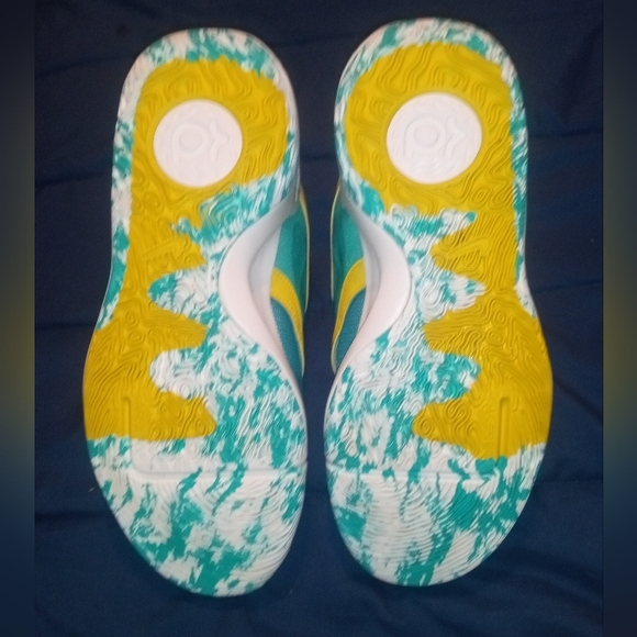 Nike shoes - Picture 8 of 15